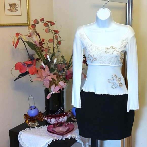 NWT Women’s Scoop Neck Long Sleeve White Embroidered Cardigan Sweater XS S - Picture 5 of 6